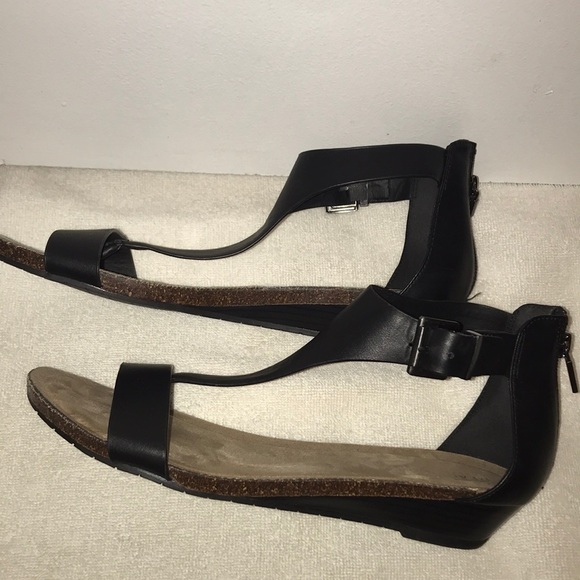 Sandals - Picture 2 of 4